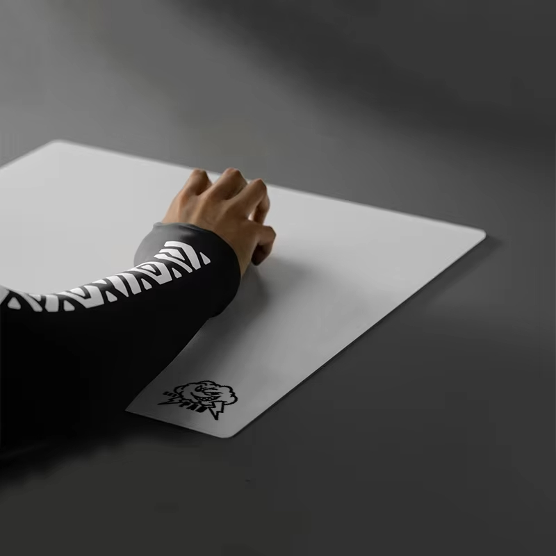Стеклянный игровой коврик для  – обзор и цена Desk Setup Black